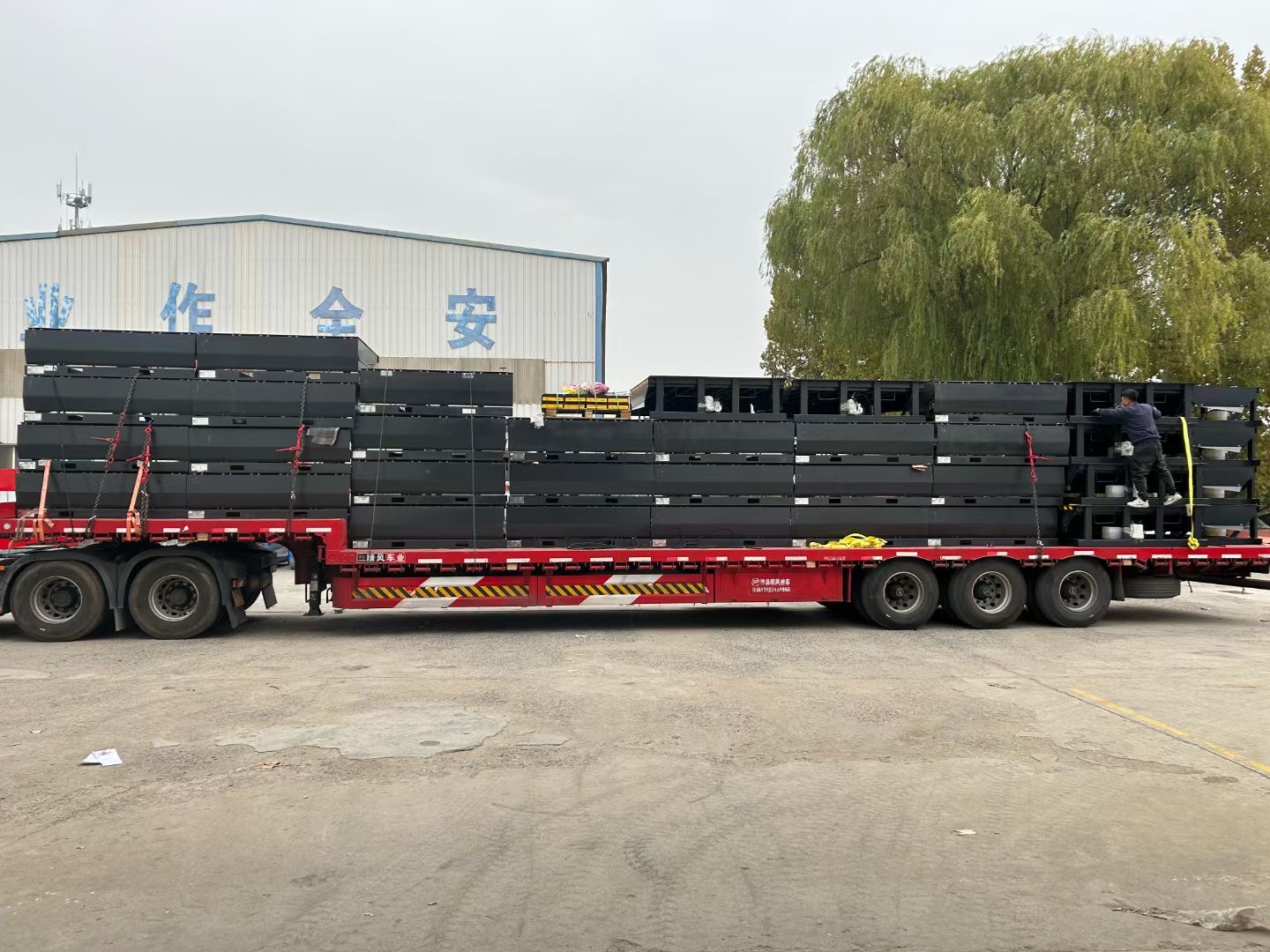 What size loading and unloading ramp is best for 40ft shipping containers?-Scissor Lifts Manufacturer | Hydraulic Lifts Platform & Cargo Lifts Supplier in China What size loading and unloading ramp is best for 40ft shipping containers?-Scissor Lifts Manufacturer | Hydraulic Lifts Platform & Cargo Lifts Supplier in China
